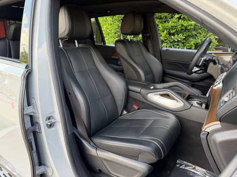 Used 2024 Mercedes-Benz GLS 580 4MATIC image 34