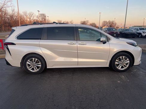 Certified 2024 Toyota Sienna XLE w/ XLE Plus Package image 5