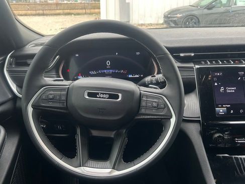 Used 2024 Jeep Grand Cherokee Altitude image 19