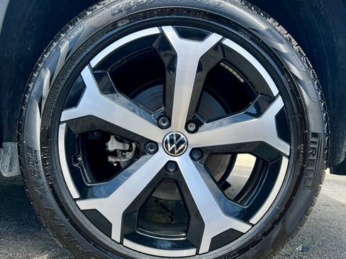 Used 2025 Volkswagen Tiguan SE FWD image 28