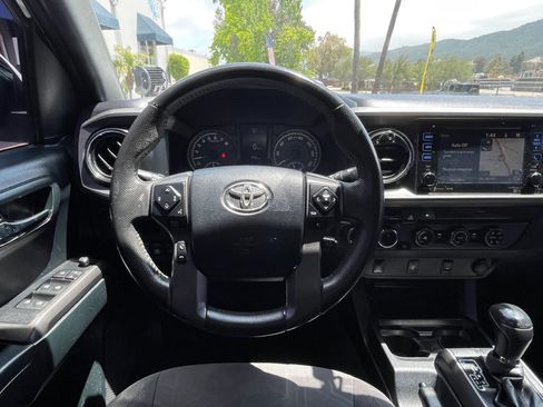 Used 2017 Toyota Tacoma TRD Off-Road w/ Tow Package (A/T) AWD/4WD image 14