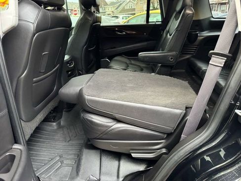 Used 2016 Cadillac Escalade Luxury image 28