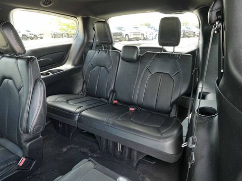 Used 2025 Chrysler Pacifica Select FWD image 20