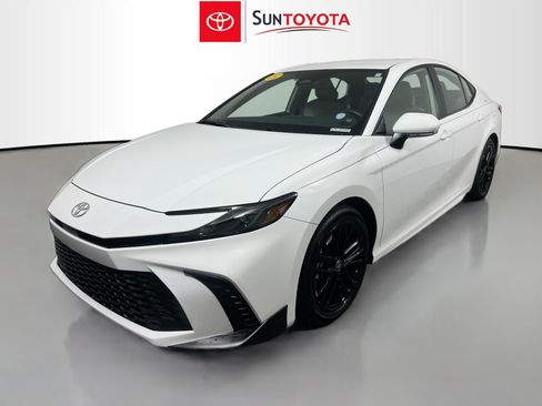 Used 2025 Toyota Camry SE w/ Convenience Package FWD image 9