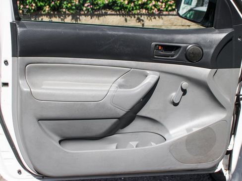 Used 2013 Toyota Tacoma Base image 14