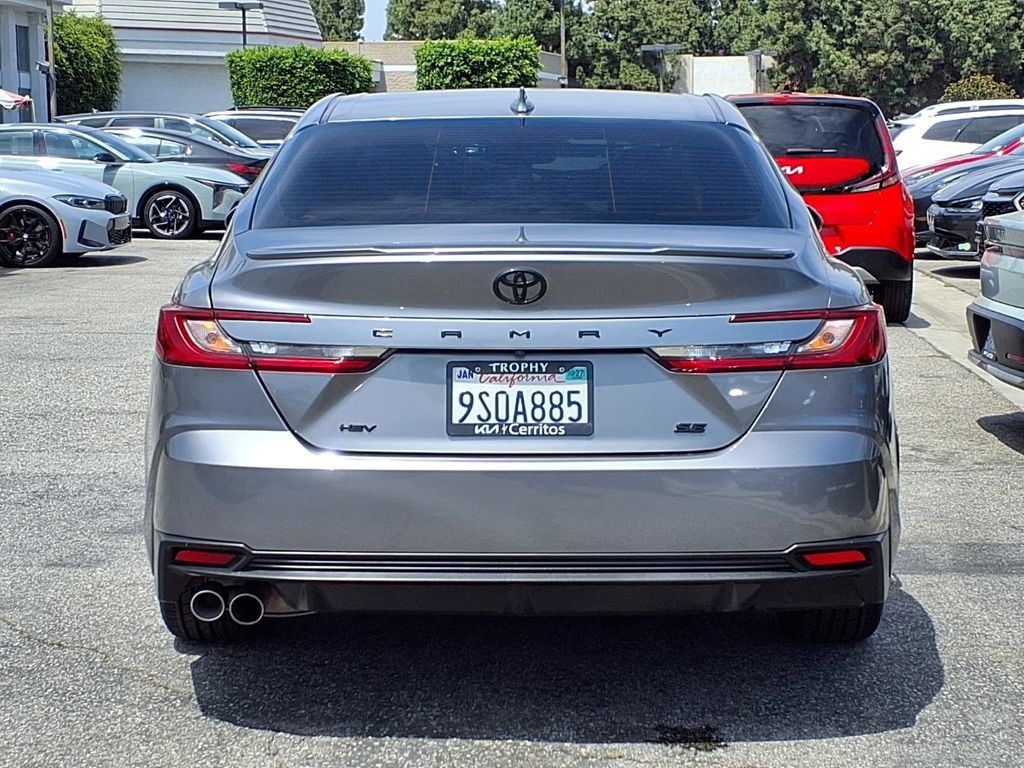 Used 2025 Toyota Camry SE w/ Convenience Package FWD image 5