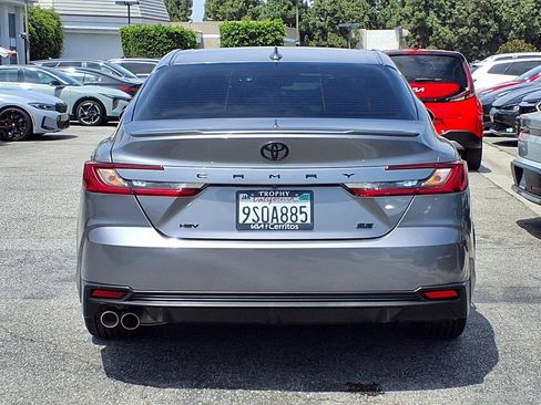 Used 2025 Toyota Camry SE w/ Convenience Package FWD image 5