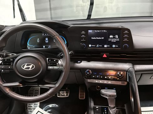 Used 2025 Hyundai Elantra Sport FWD image 24