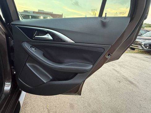 Used 2017 INFINITI QX30 FWD image 26