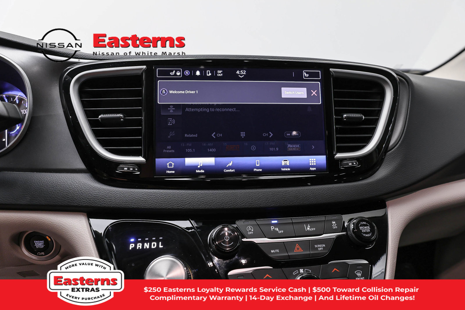 Used 2024 Chrysler Pacifica Touring-L FWD image 12