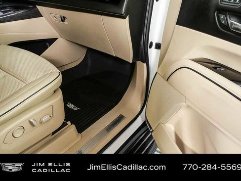 Used 2022 Cadillac Escalade ESV Premium Luxury image 28