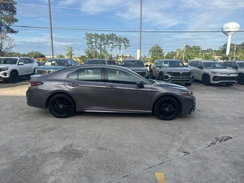 Used 2024 Toyota Camry XSE FWD image 4