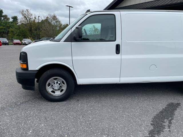 Used 2017 Chevrolet Express 2500 RWD image 2