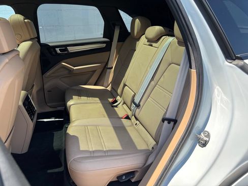 Certified 2023 Porsche Cayenne S Platinum AWD/4WD image 8