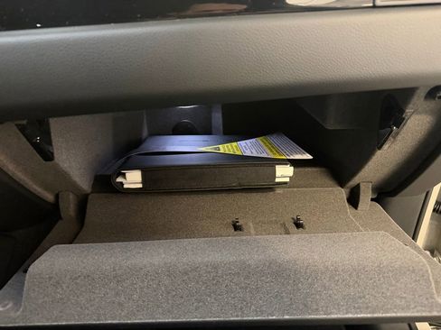 New 2026 Porsche Macan image 24