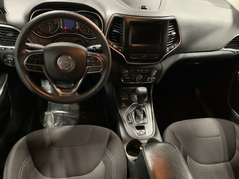 Used 2019 Jeep Cherokee Latitude w/ Popular Appearance Group image 19