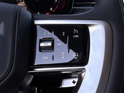 New 2025 Land Rover Range Rover Long Wheelbase SE image 31