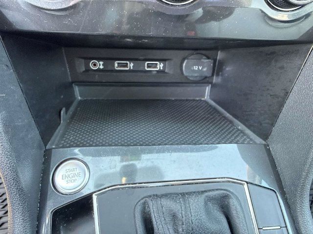 Used 2018 Volkswagen Tiguan SE FWD image 32