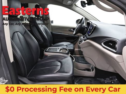 Used 2023 Chrysler Pacifica Touring-L FWD image 26