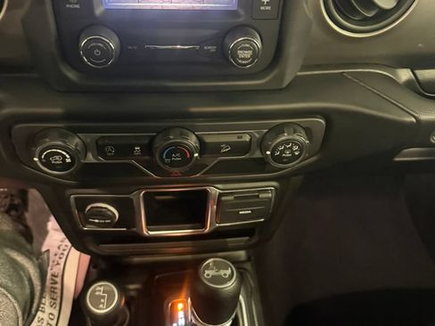 Used 2020 Jeep Wrangler Unlimited Sport AWD/4WD image 37