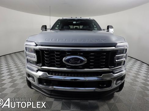 Used 2025 Ford F450 Platinum w/ FX4 Off-Road Package image 2