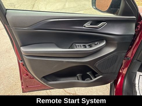 Used 2024 Jeep Grand Cherokee L Altitude image 12