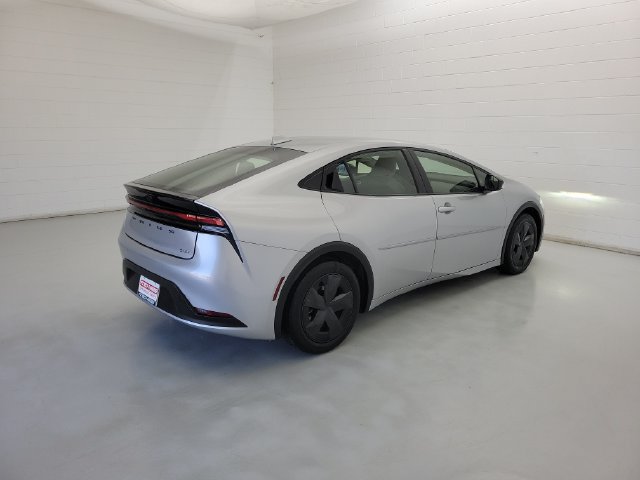 Used 2024 Toyota Prius LE FWD image 4