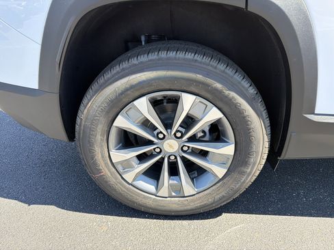 New 2026 Chevrolet Equinox LT w/ Safety and Technology Package FWD image 17