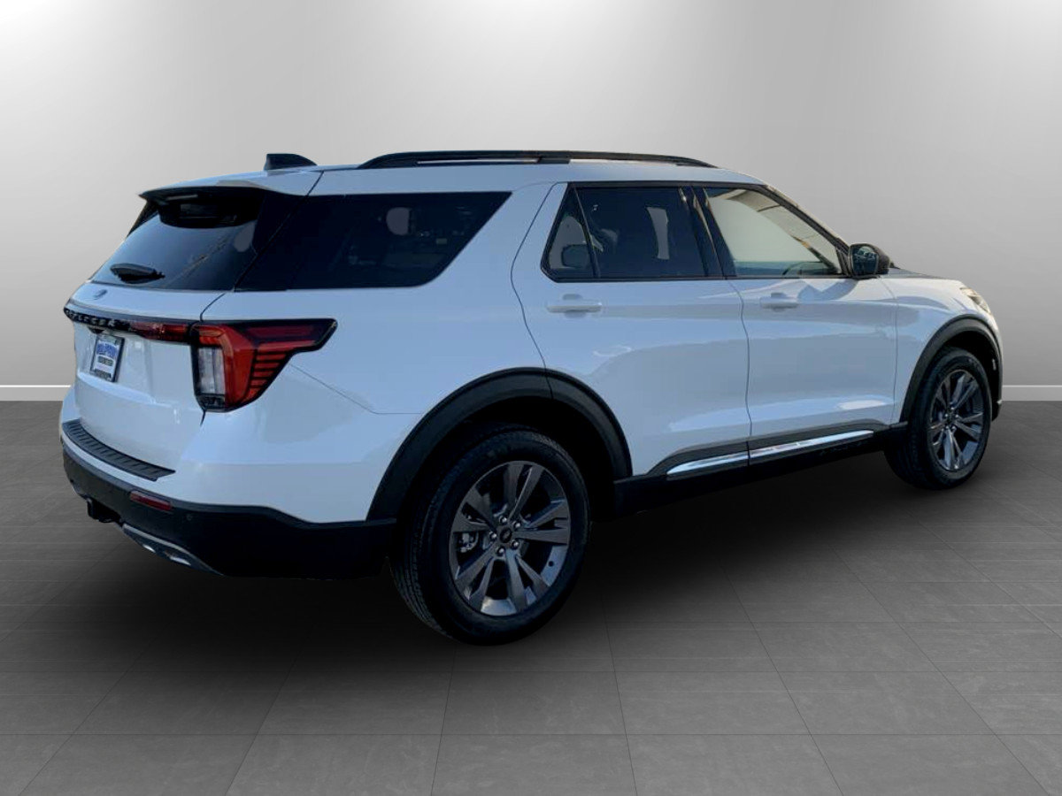 Used 2025 Ford Explorer Active w/ Active Comfort Package AWD/4WD image 7