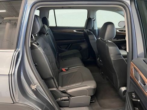 Used 2024 Volkswagen Atlas SE AWD/4WD image 10