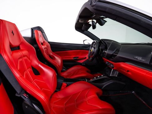 Used 2019 Ferrari 488 Spider RWD image 23