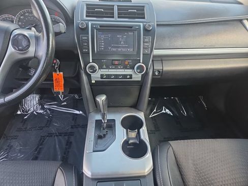 Used 2014 Toyota Camry SE FWD image 11