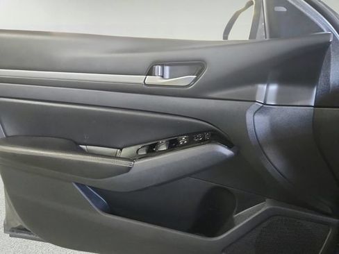 Used 2023 Nissan Altima 2.5 SV FWD image 18