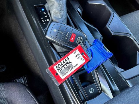 Used 2025 Toyota Camry LE image 31