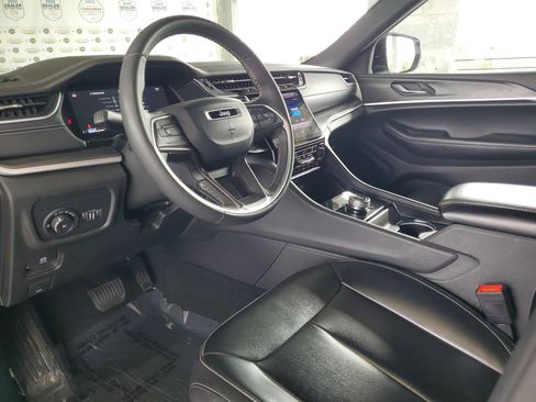 Certified 2024 Jeep Grand Cherokee L Limited w/ Black Appearance Package image 16