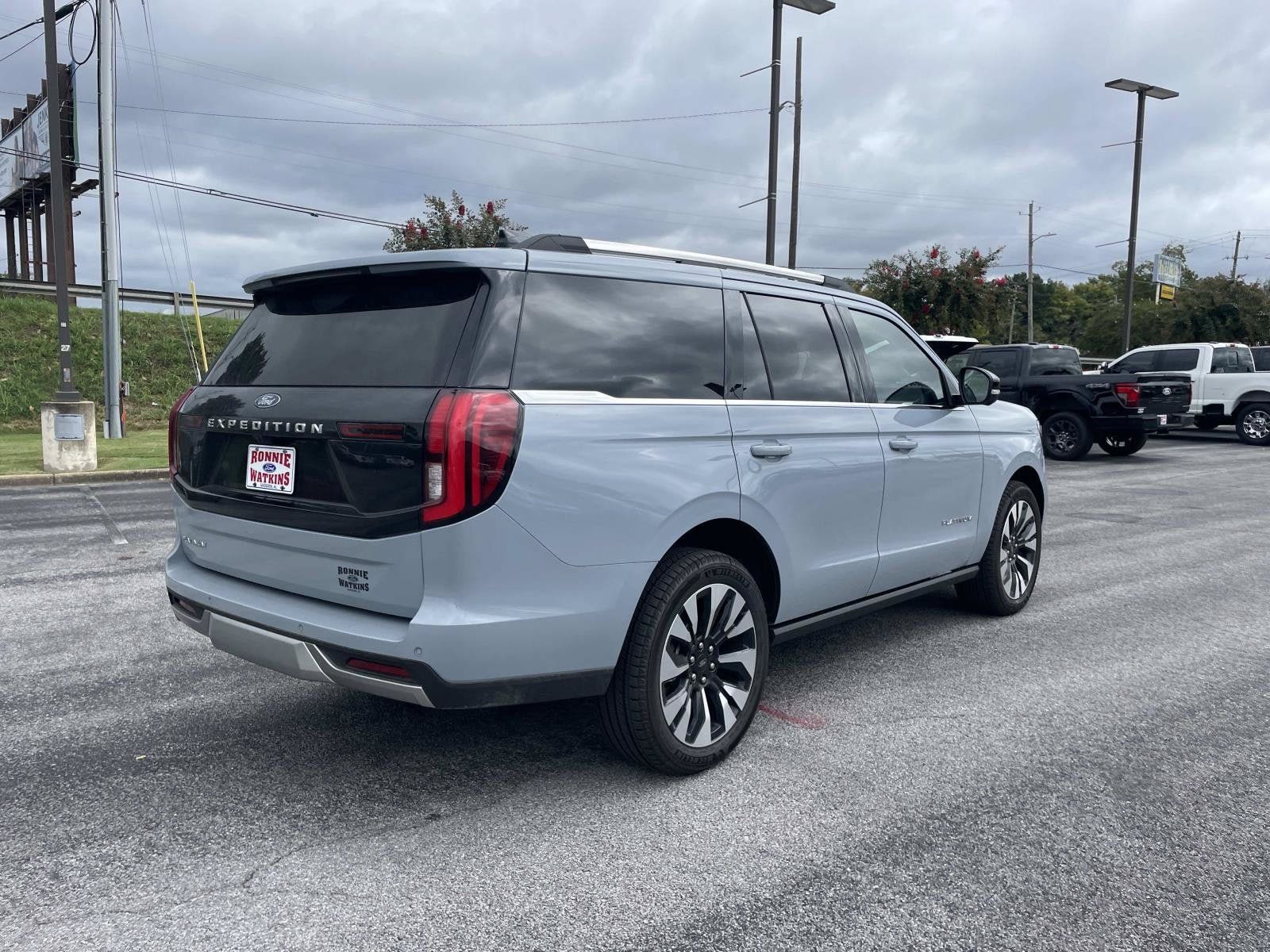 Used 2026 Ford Expedition Platinum w/ Driver's Package AWD/4WD image 4