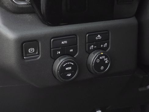 Used 2022 Chevrolet Silverado 1500 LT image 24