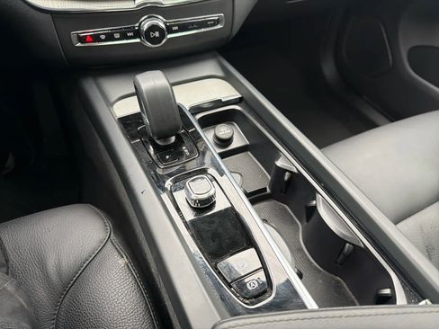 Certified 2025 Volvo XC60 B5 Plus image 25
