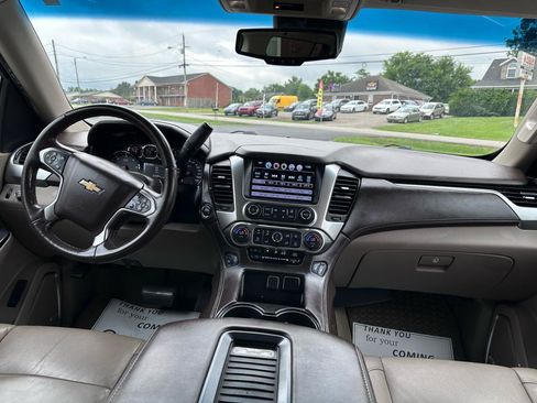Used 2016 Chevrolet Suburban LT RWD image 30