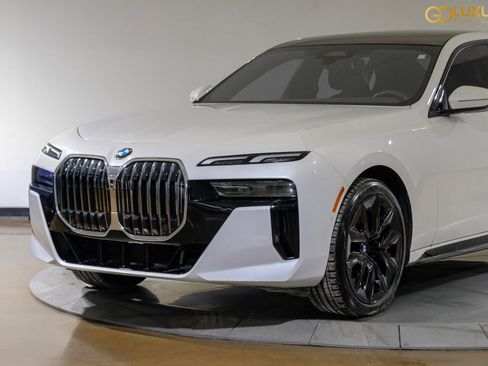 Used 2024 BMW 740i w/ Premium Package 2 image 9