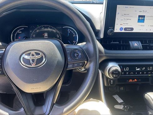 Used 2025 Toyota RAV4 XLE AWD/4WD image 26