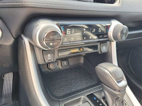 Used 2020 Toyota RAV4 XLE Premium image 25