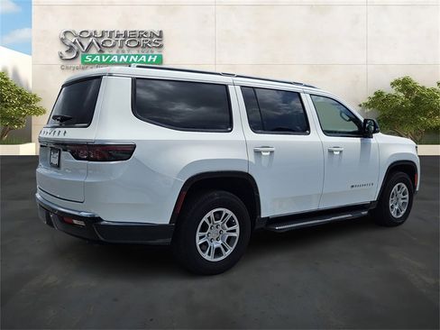 Used 2024 Jeep Wagoneer 4WD image 5