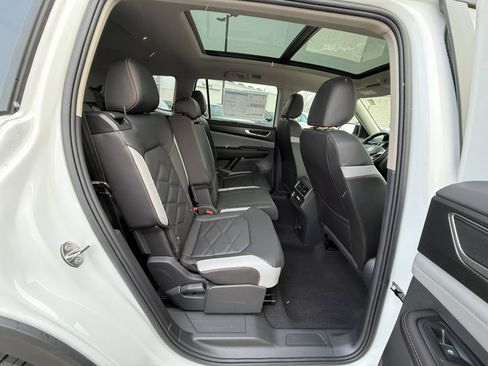 New 2026 Volkswagen Atlas Peak Edition image 24