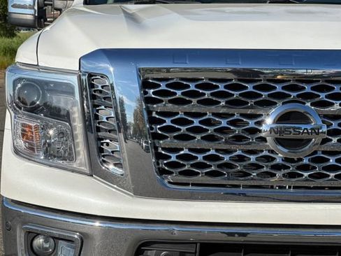 Used 2018 Nissan Titan SL w/ Chrome Package AWD/4WD image 47