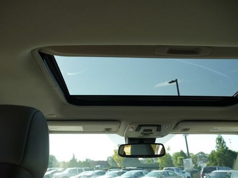 Used 2023 Toyota Sienna XLE FWD image 21