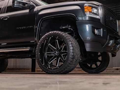 Used 2017 GMC Sierra 2500 Denali w/ Duramax Plus Package AWD/4WD image 11
