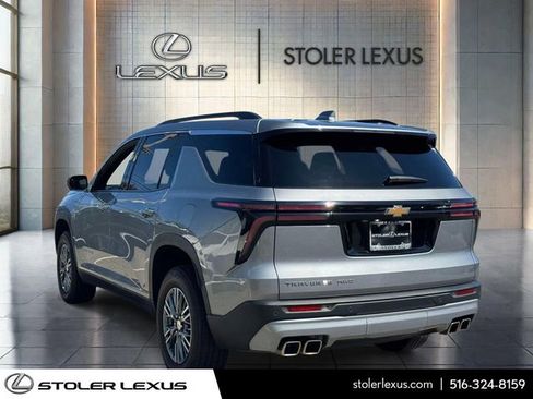Used 2024 Chevrolet Traverse LT AWD/4WD image 6