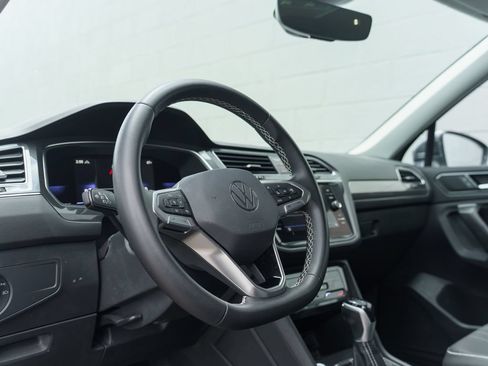 Used 2023 Volkswagen Tiguan SE AWD/4WD image 4