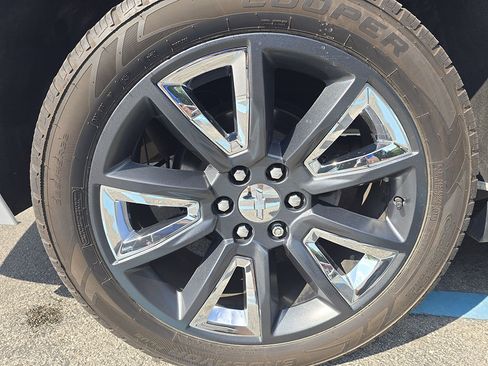 Used 2020 Chevrolet Suburban Premier AWD/4WD image 8